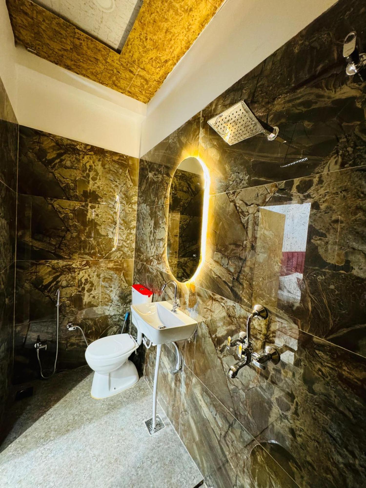 Aura Homestay Benares Buitenkant foto
